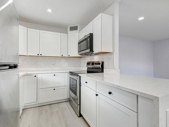 3rd image of 57 Seville C