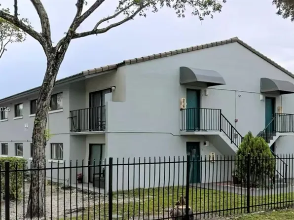 7075 NW 179th St APT 205, Hialeah, FL 33015