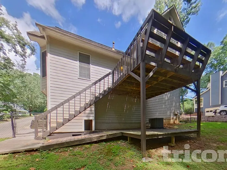 649 Stratford Dr — Photo 15