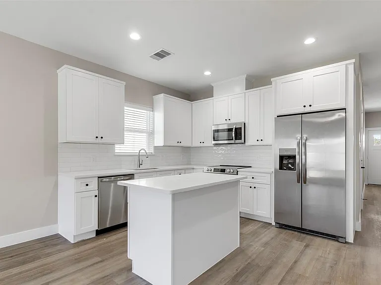 3150 B N Cleveland St — Photo 3