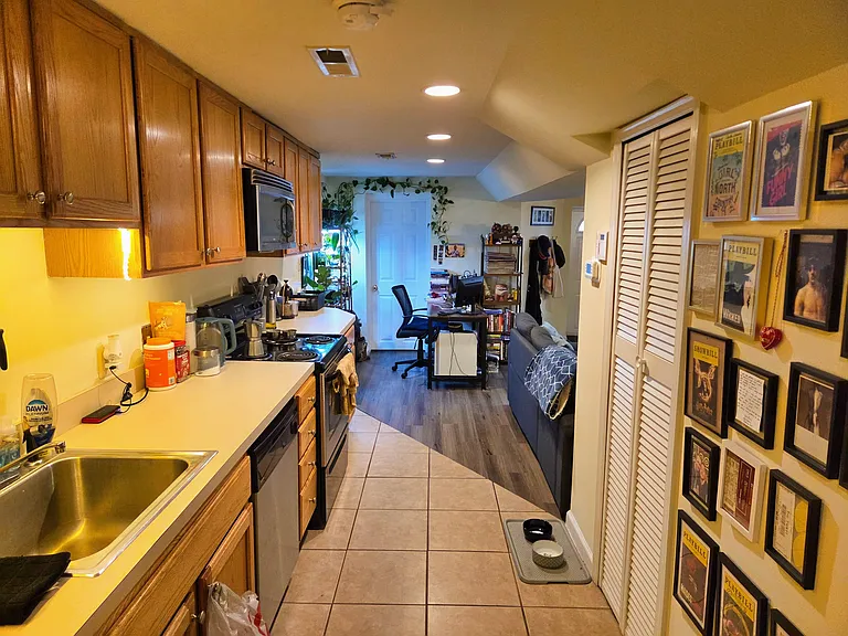 1361 Parkwood Pl NW #B — Photo 15