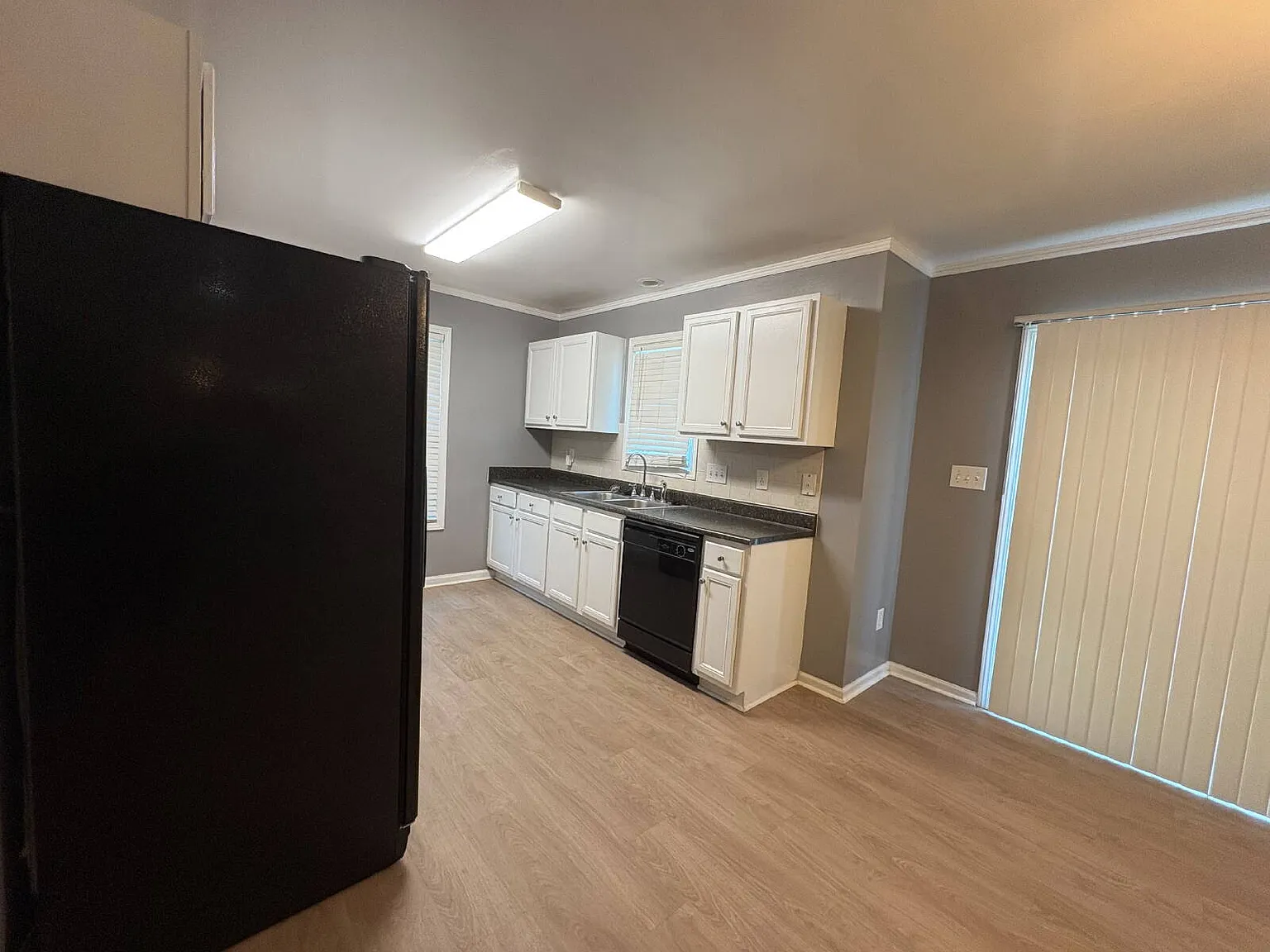 4 bed, 3.0 bath, 1950 sqft, $2,000 — Photo 4
