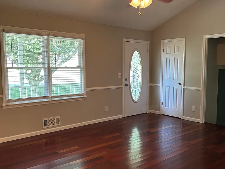 1460 Marthas Ct — Photo 3