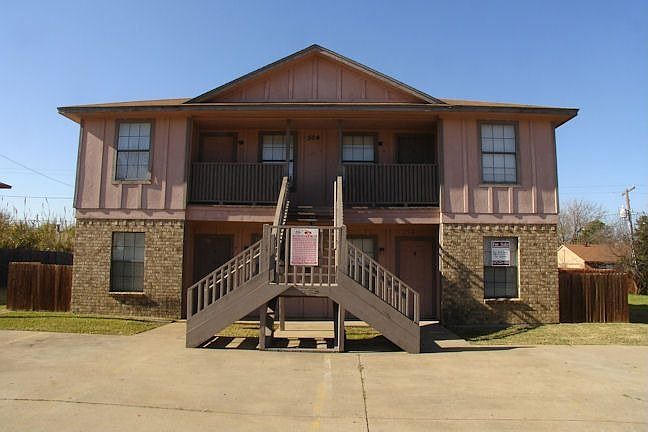 1st image of 504 Kings Way Dr