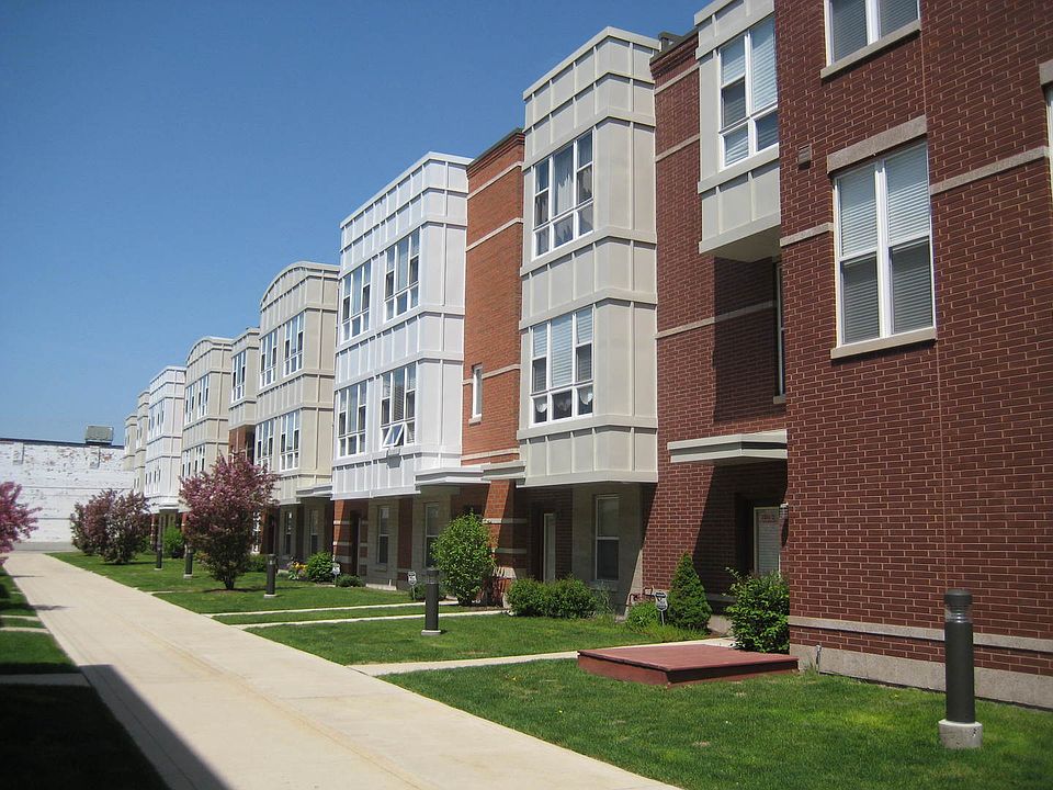 1st image of 3210 N Kilbourn Ave Unit 7
