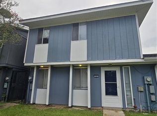 305 E Club Dr, Saint Rose, LA 70087