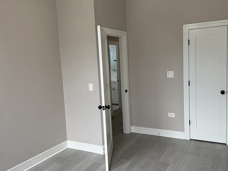 2882 N Milwaukee Ave #2-R — Photo 9