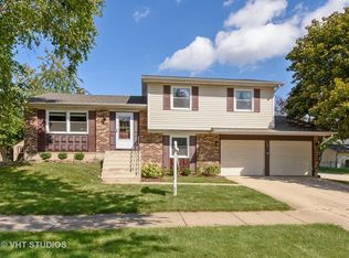 1650 Westbury Dr, Hoffman Estates, IL 60192