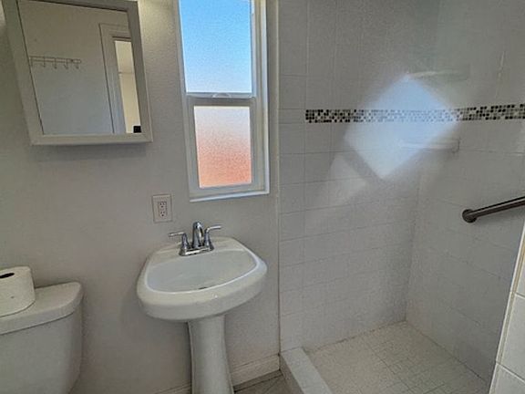 3rd image of 1329 N Sultana Ave Unit A