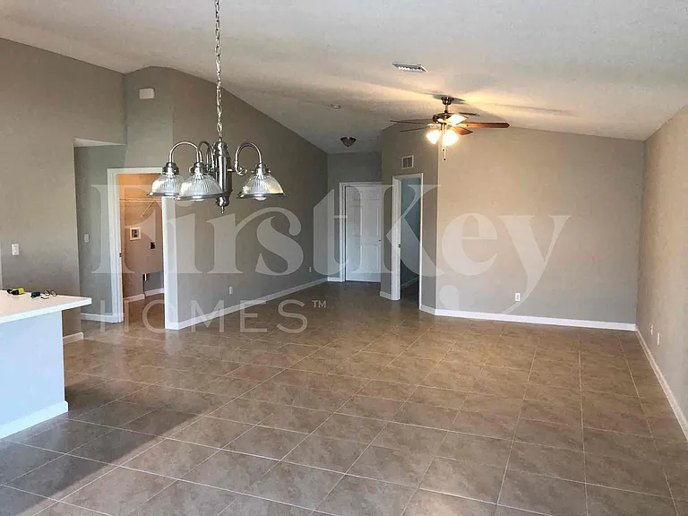 1773 SW Cannon Ave — Photo 4