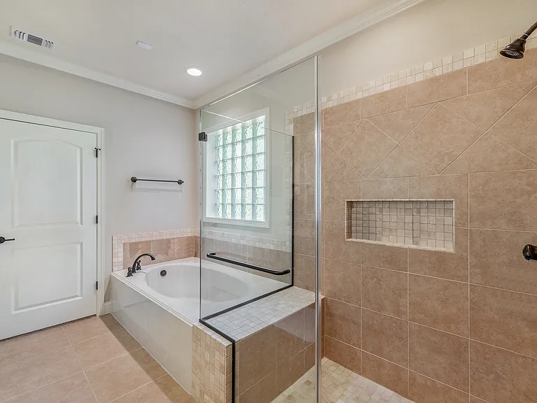 8200 Carters Cv — Photo 19