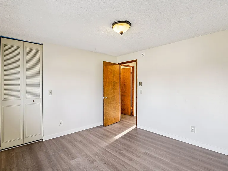 Cypress Crest Apartments — Photo 74