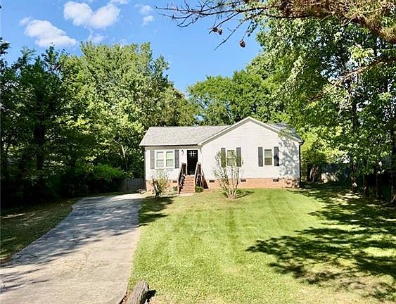 2nd image of 112 Parkdale Dr