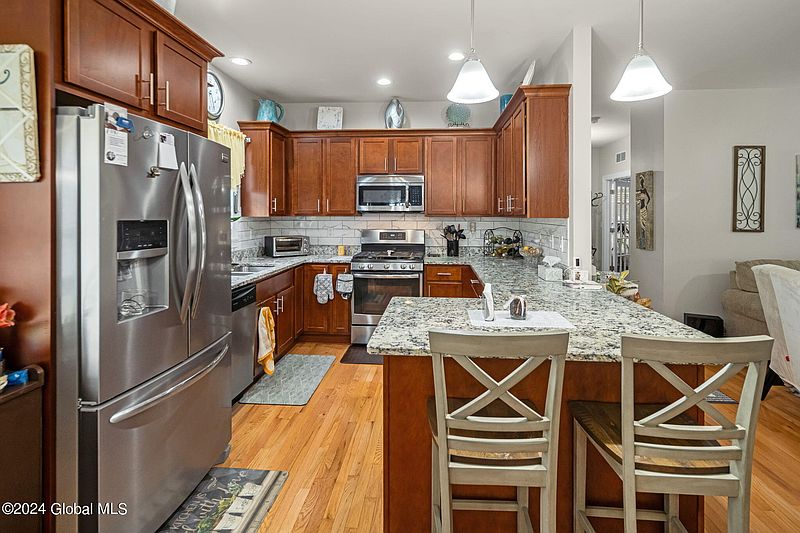 5th image of 11 Vettura Court