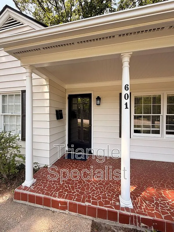 3 bed, 2.0 bath, 1250 sqft, $2,950 — Photo 2