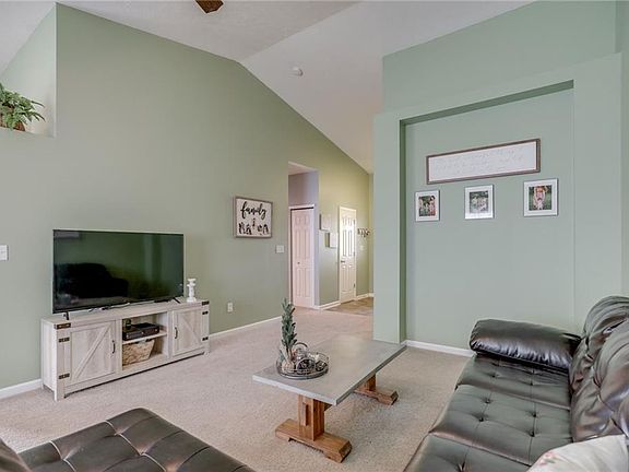 3rd image of 1802 Twelve Oaks Dr