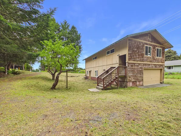111 Beach Rd, Whitethorn, CA 95589