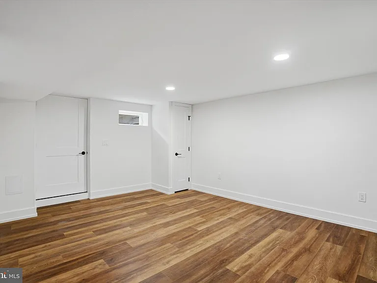 425 Grove Pl — Photo 32
