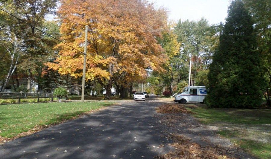 2nd image of 305 Hayes Rd