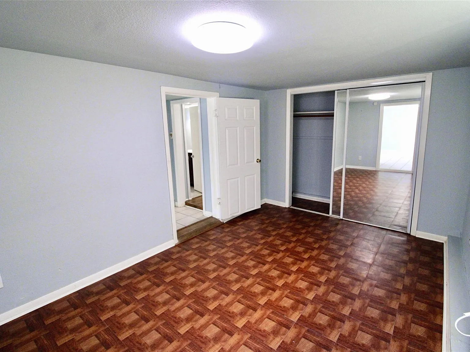 2 bed, 1.0 bath, 850 sqft, $1,300 — Photo 2
