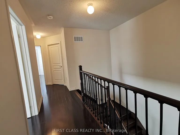1140 Stuffles Cres — Photo 13