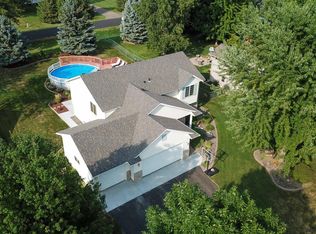 11008 Shoreline Ct, Chisago City, MN 55013
