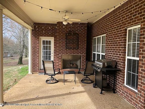 2nd image of 123 Woodland Trce S
