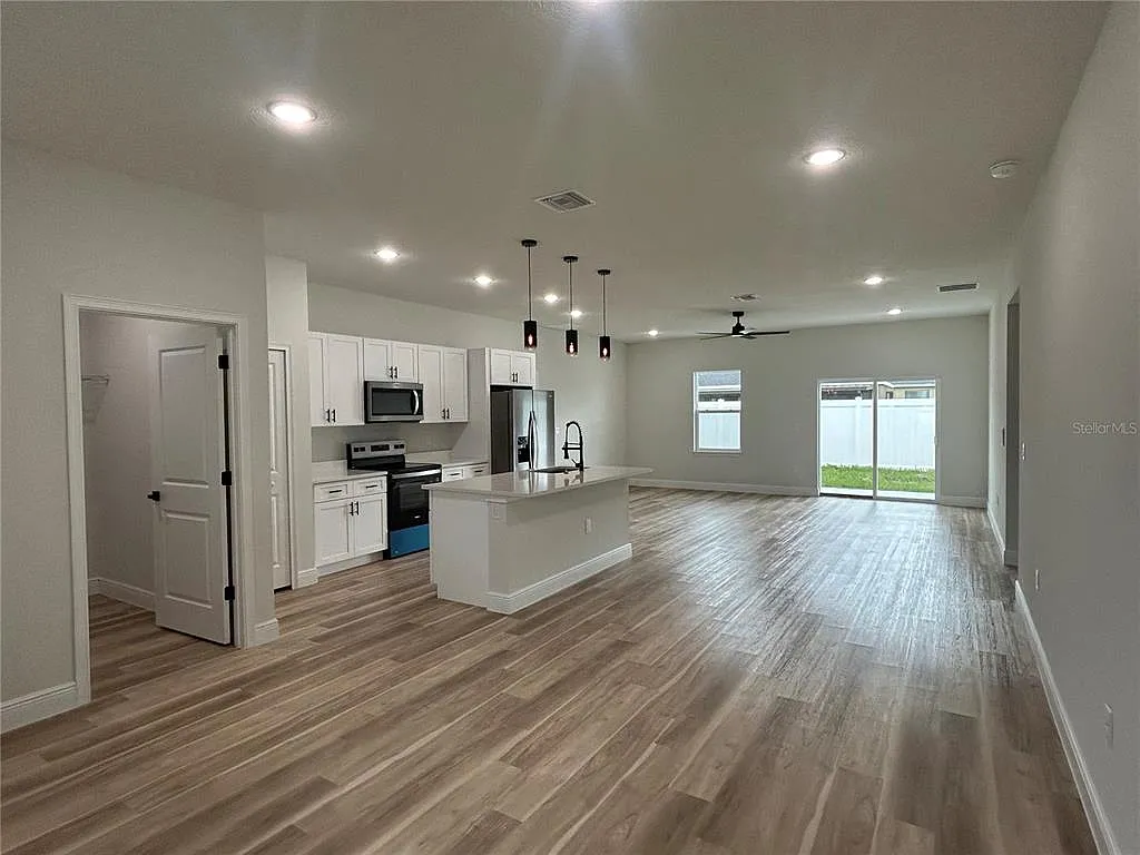 4 bed, 2.0 bath, 1850 sqft, $1,950 — Photo 4