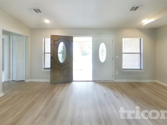4th image of 605 Richard Lee St