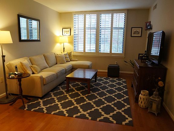 3rd image of 1021 N Garfield St APT 232