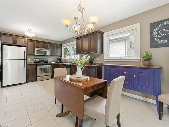 5th image of 1063 Maplehurst Ave