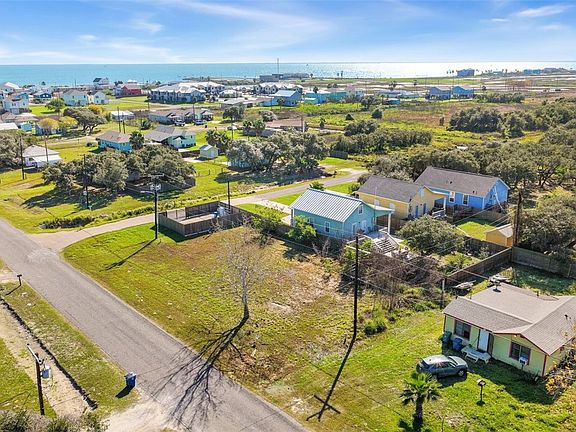 4th image of 519 E 1st St