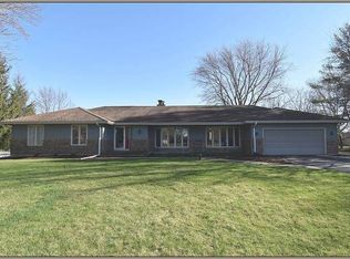 38W127 Rosewood Ln, Batavia, IL 60510