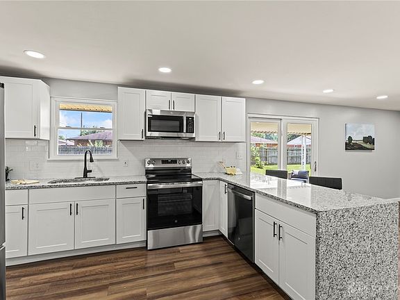 4th image of 104 Silverstone Dr