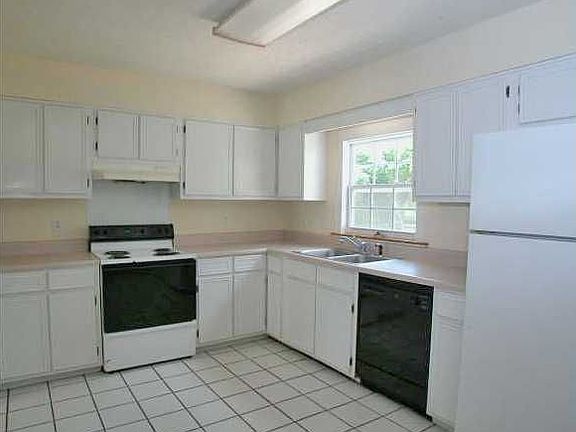 5th image of 12 Kingston Ct