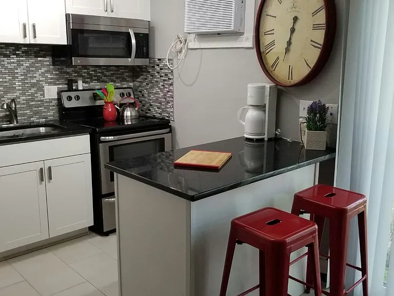421 College Ave #106 — Photo 6