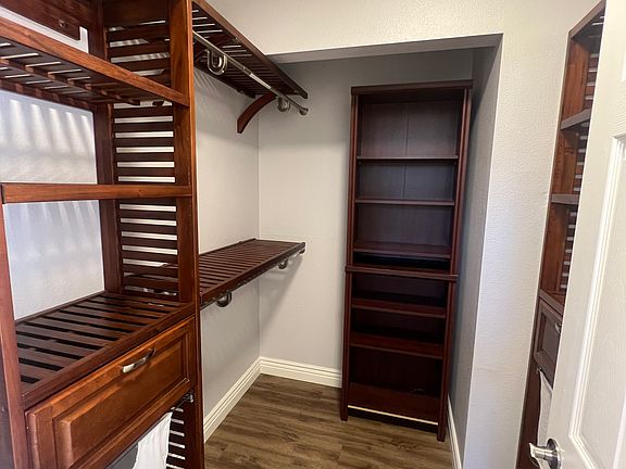 5th image of 920 Laguna Ct