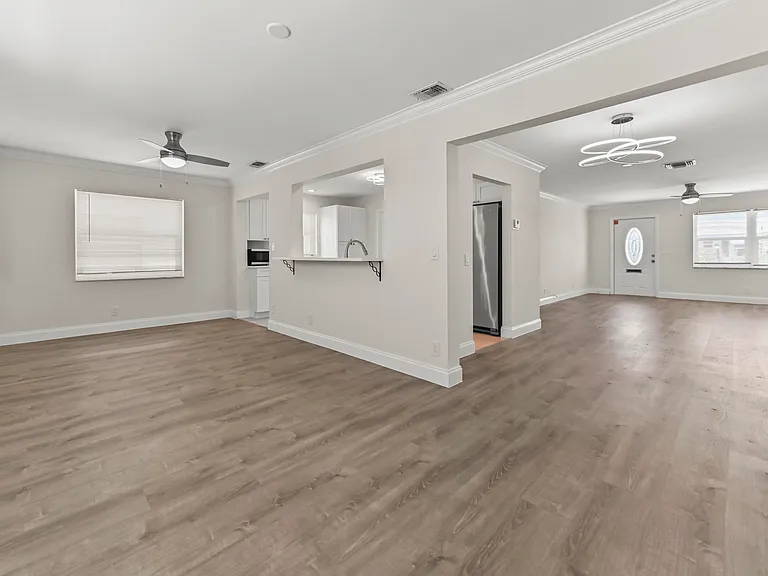 717 SW 16th St — Photo 15
