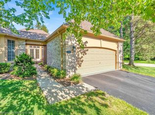 22218 Village Pines Dr, Franklin, MI