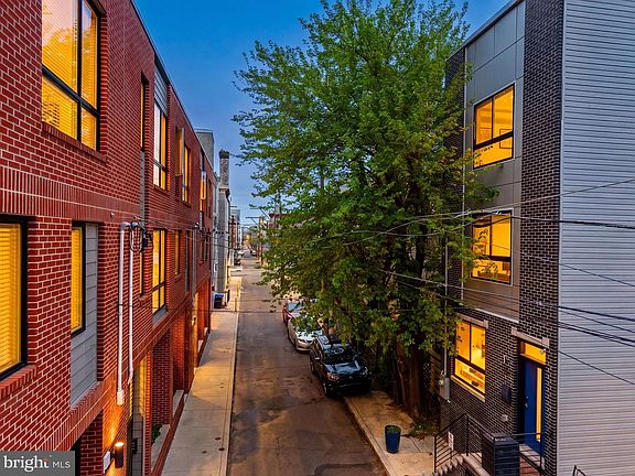 3rd image of 2224 N Hope St
