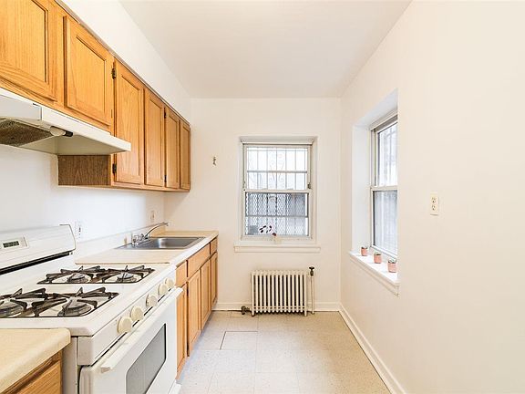4th image of 40 Glenwood Ave APT 2C