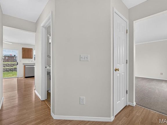 5th image of 151 Royallsprings Pkwy