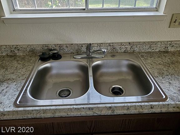 4th image of 4770 Roberta St Unit 1