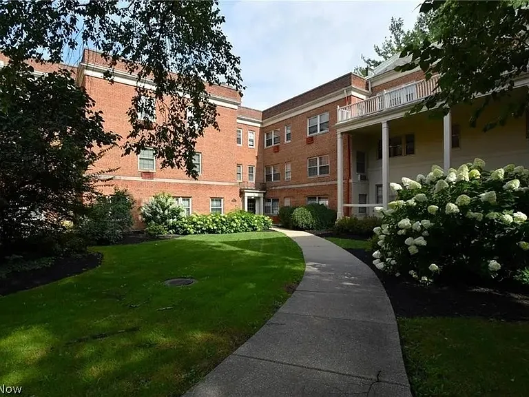 15825 Van Aken Blvd #304W — Photo 2