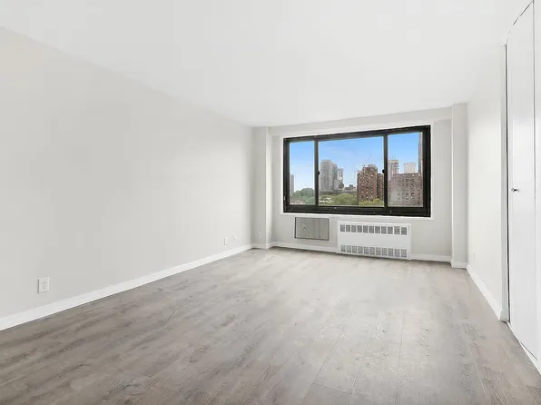 185 Hall St APT 1009, Brooklyn, NY 11205