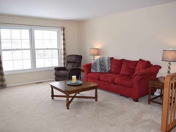 5th image of 708 W Brittany Dr