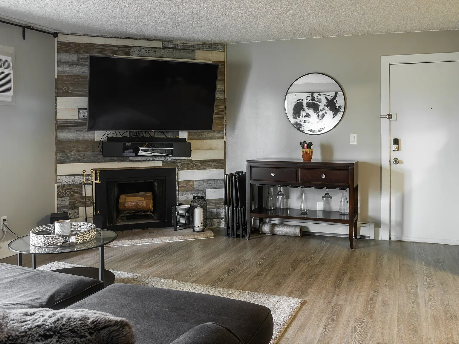 2 bed, 964 sqft, $2,150 — Photo 1