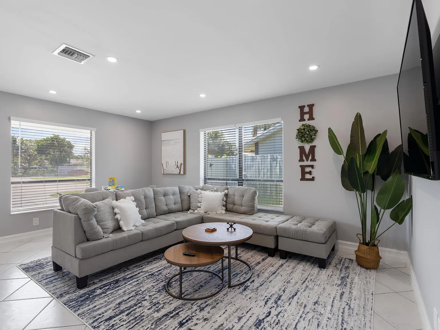 3 bed, 2.0 bath, 1300 sqft, $4,500 — Photo 3