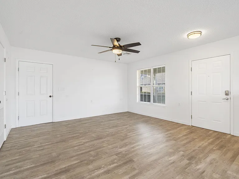 640 E Sunset St — Photo 6