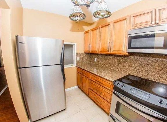 5th image of 2050 NE 39th St #312N